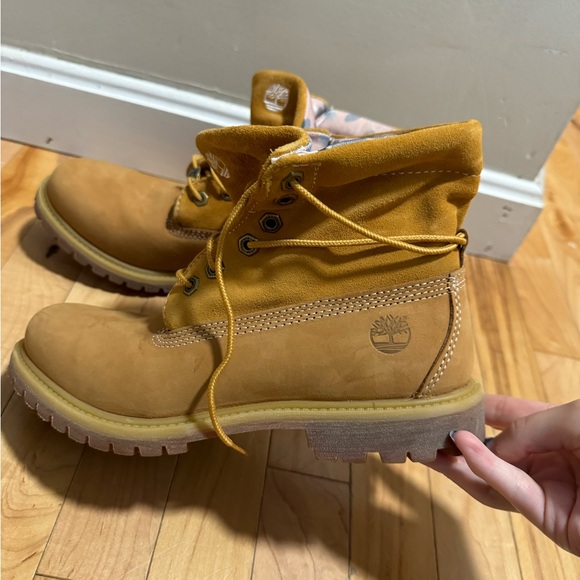 Timberland Roll Top Pink Camo Wheat Colored Boots - Picture 8 of 11